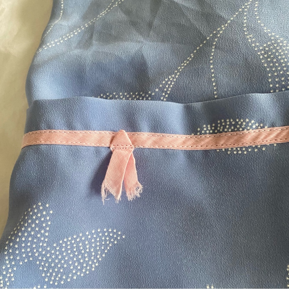 Vintage Elegant Blue Floral Kimono Robe with Pink Ribbon. - Picture 5 of 9